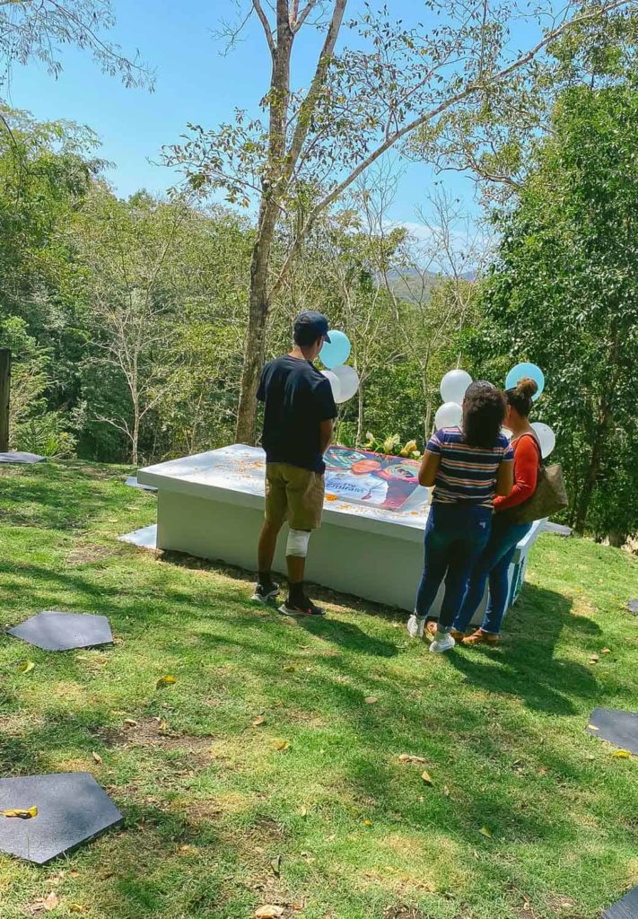 Laddie Gillett family at his resting place